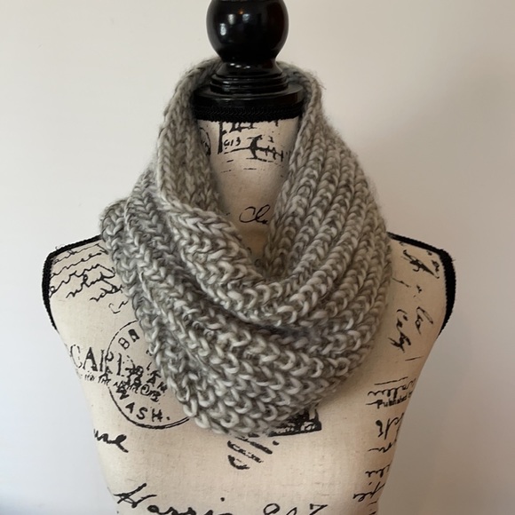 Two NWOT Infinity Scarfs in green and gray - Picture 4 of 10